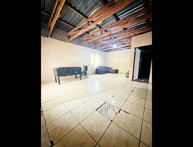 3 BEDROOM HOUSE FOR SALE IN SIMUNYE